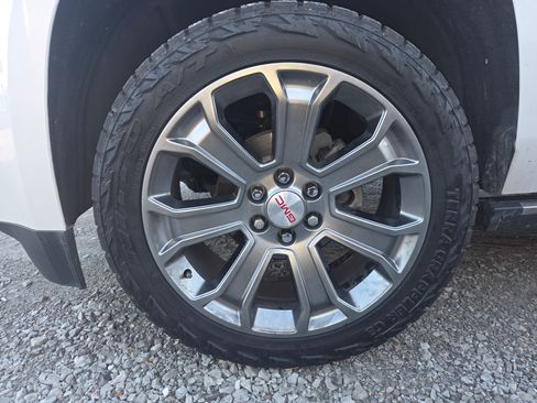 Used 2017 GMC Yukon Denali w/ Open Road Package image 9