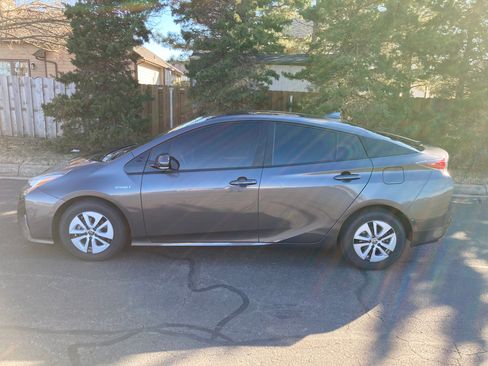 Used 2018 Toyota Prius Three image 5