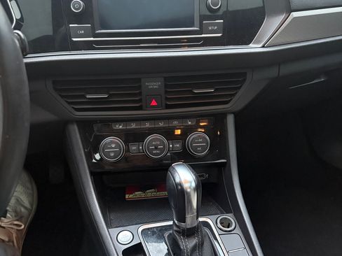 Used 2019 Volkswagen Jetta R-Line w/ R-Line Cold Weather Package image 10