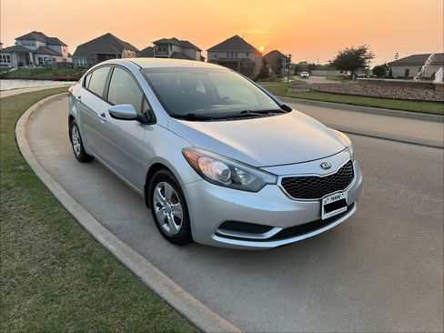 Used 2016 Kia Forte LX FWD image 2