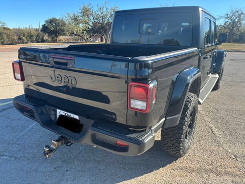 Used 2022 Jeep Gladiator Sport image 6