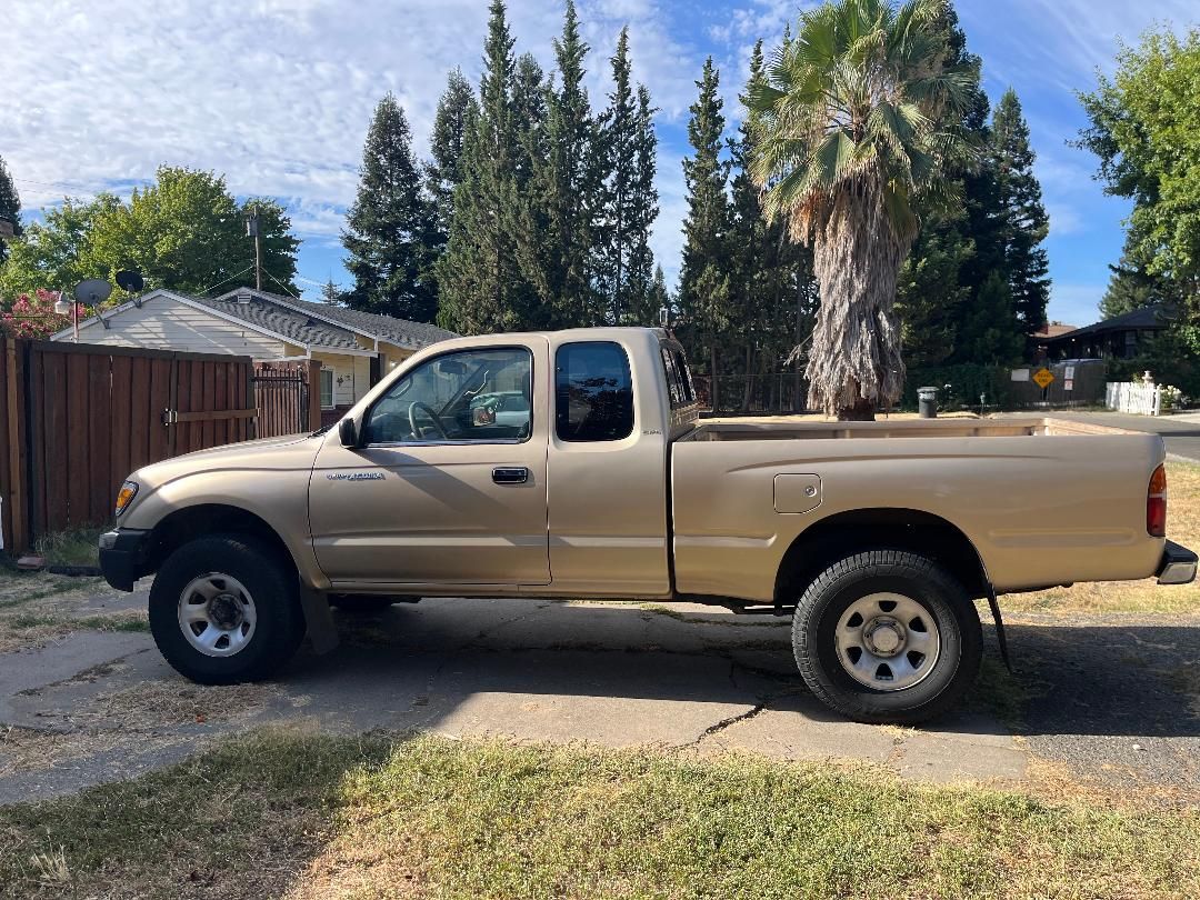 Used 1998 Toyota Tacoma 4x4 Xtracab w/ Convenience Pkg image 2