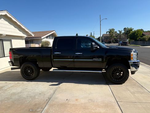 Used 2014 Chevrolet Silverado 2500 LT w/ Custom Sport Truck Package RWD image 2