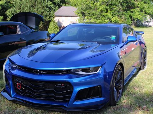 Used 2018 Chevrolet Camaro ZL1 w/ LPO, ZL1 Protection Package RWD image 4