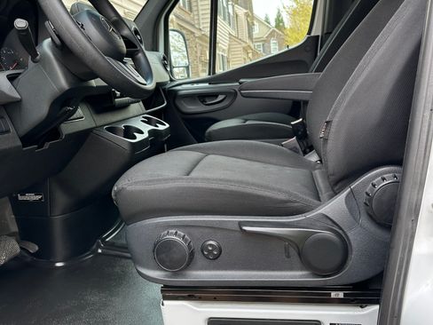 Used 2021 Mercedes-Benz Sprinter 2500 image 14