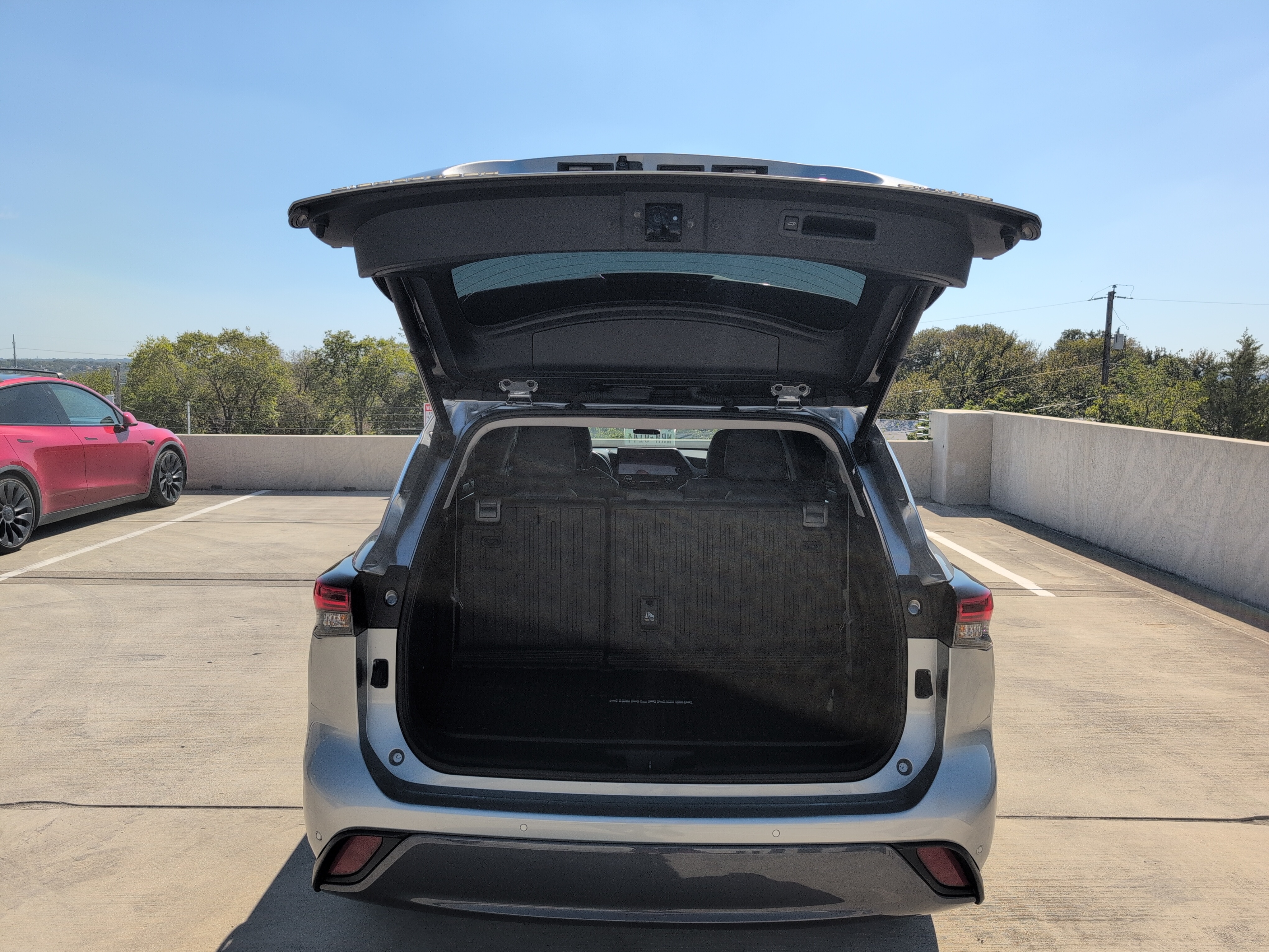 Used 2023 Toyota Highlander Limited FWD image 12