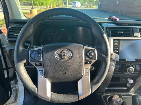 Used 2022 Toyota 4Runner SR5 Premium w/ Moonroof Package RWD image 13