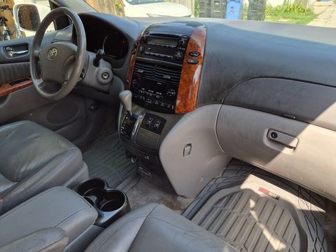 Used 2006 Toyota Sienna XLE w/ XLE Pkg 7 FWD image 13