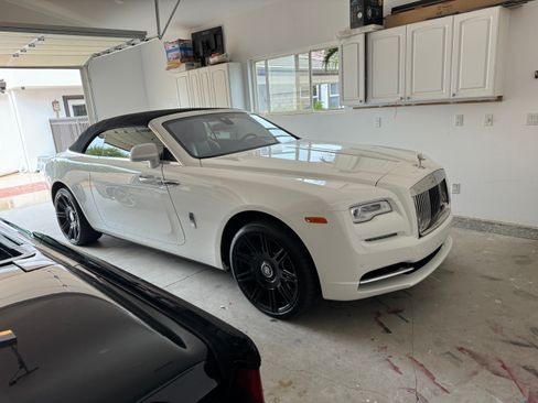Used 2017 Rolls-Royce Dawn image 4