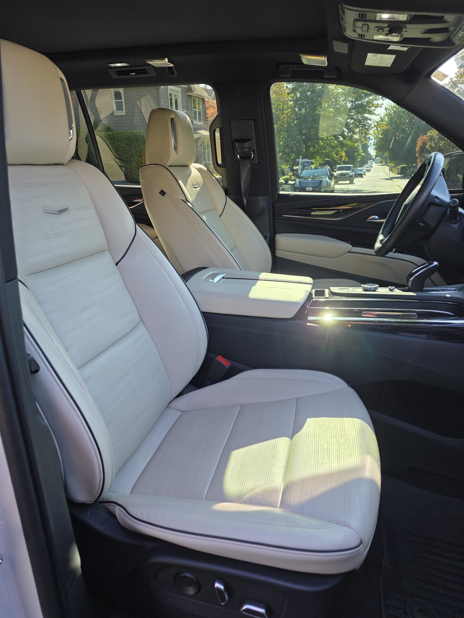 Used 2022 Cadillac Escalade ESV Sport w/ Touring Package AWD/4WD image 5