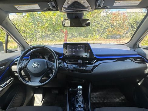 Used 2020 Toyota C-HR XLE image 10