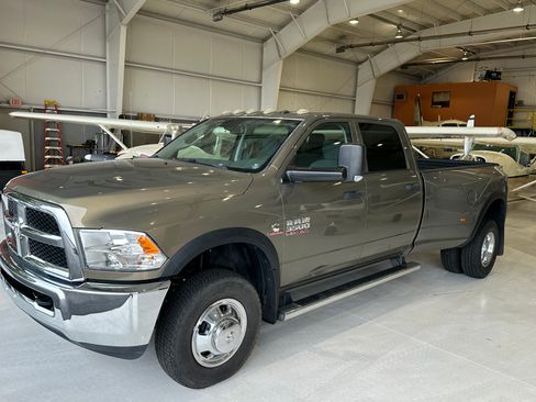 Used 2015 RAM 3500 Tradesman w/ Chrome Appearance Group image 2