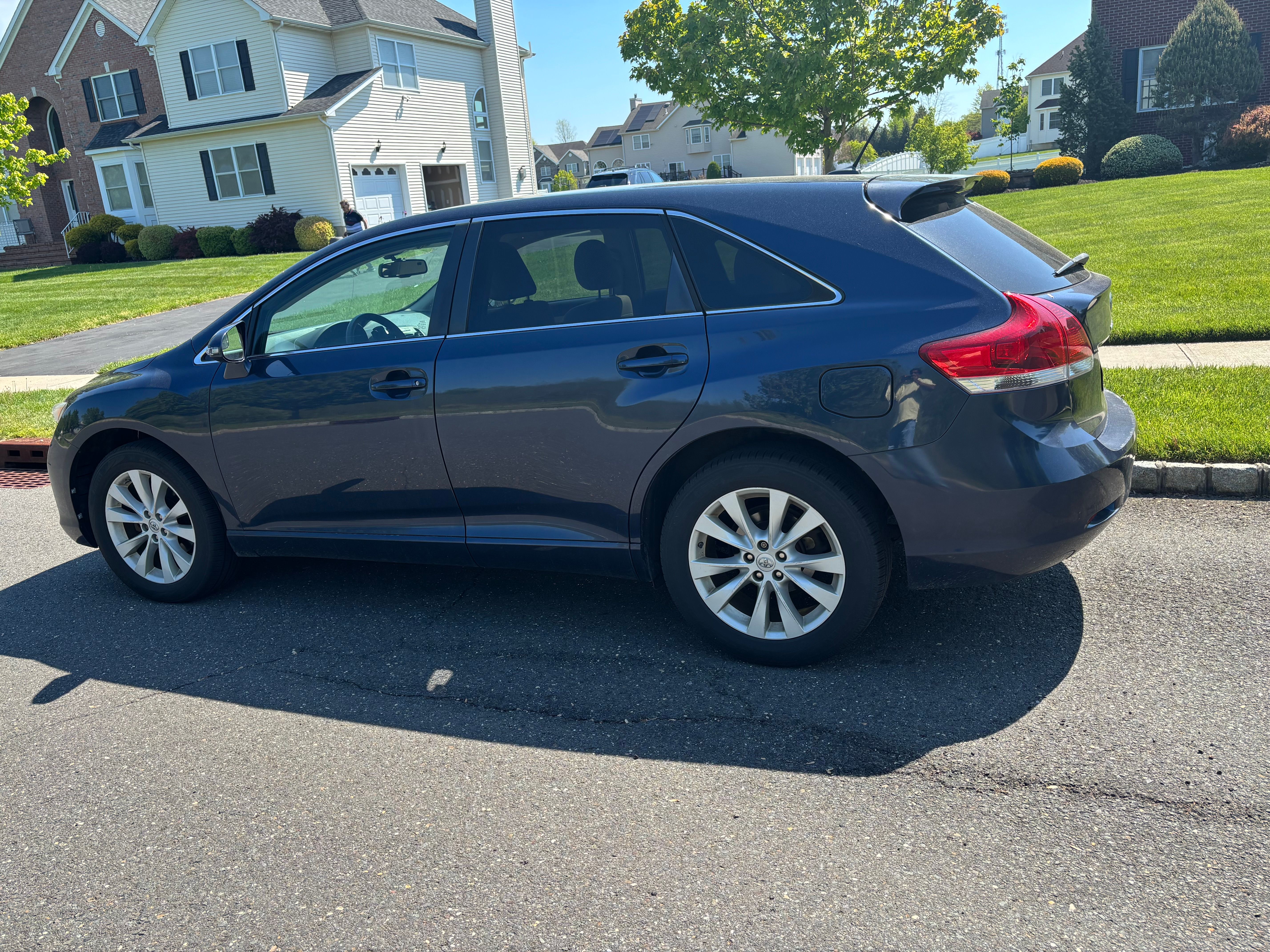 Used 2015 Toyota Venza LE AWD/4WD image 5
