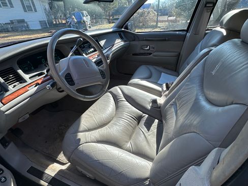 Used 1996 Lincoln Town Car Cartier image 12