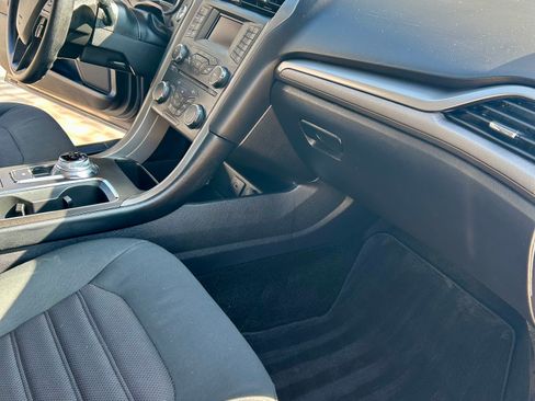 Used 2018 Ford Fusion SE image 8