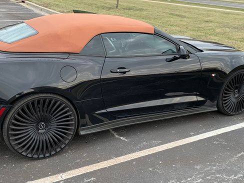 Used 2016 Chevrolet Camaro SS image 2