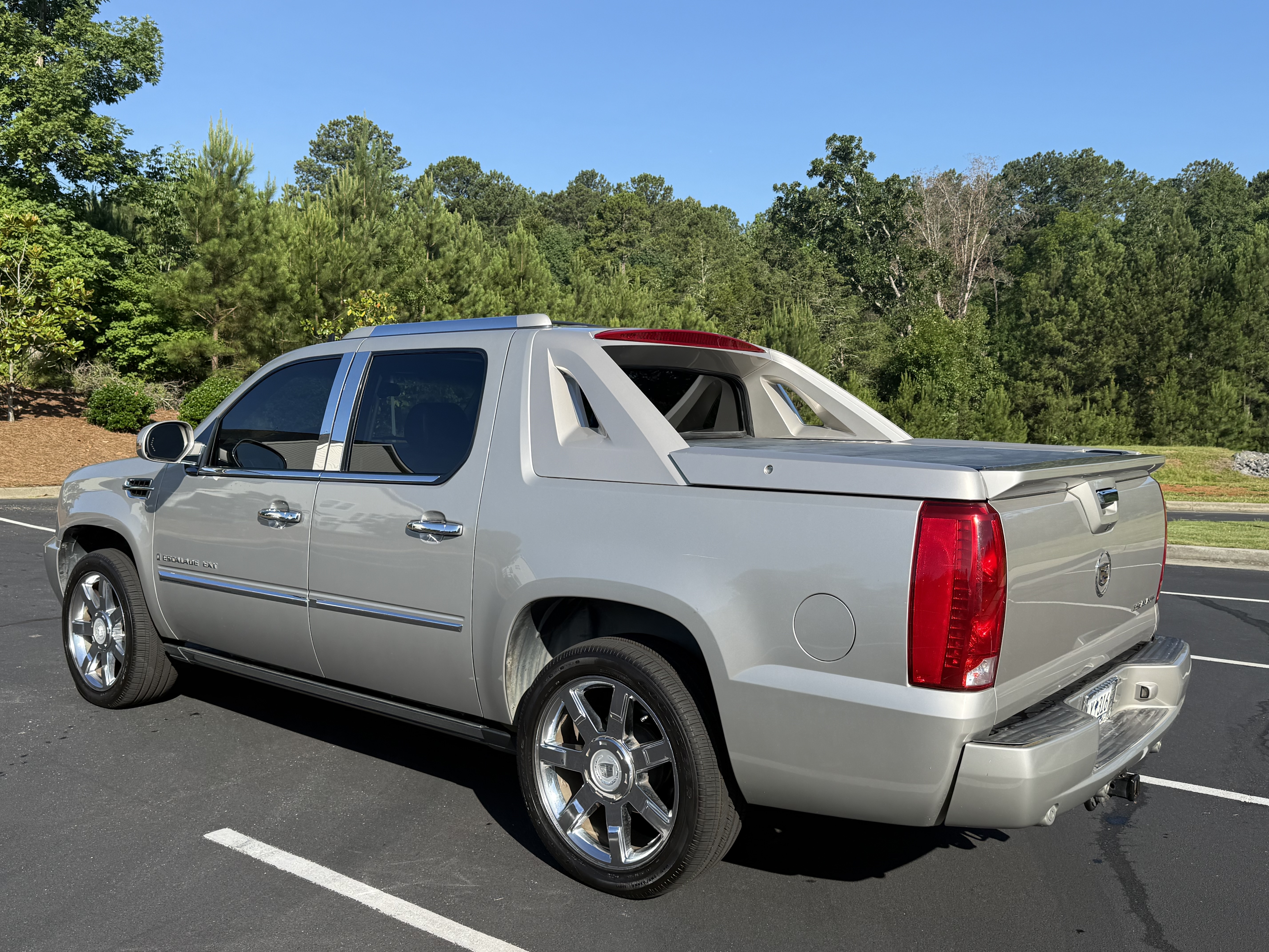 Used 2008 Cadillac Escalade EXT AWD/4WD image 2