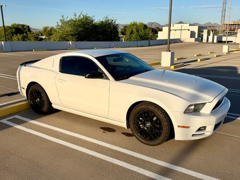 Used 2014 Ford Mustang Coupe image 4