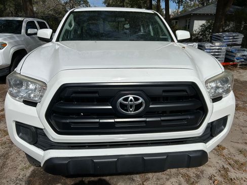 Used 2017 Toyota Tacoma SR image 14