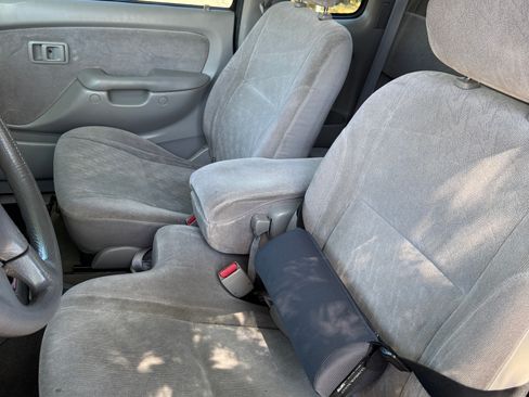 Used 2004 Toyota Tacoma 2WD Xtracab image 6