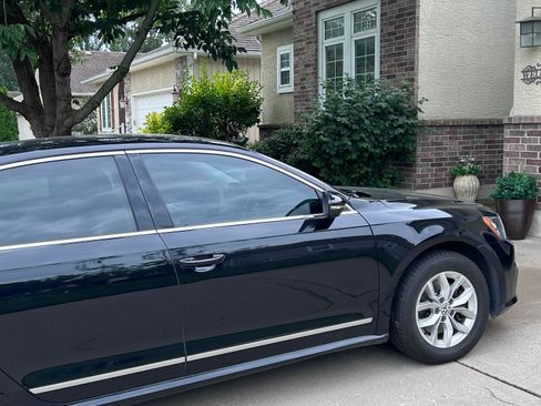 Used 2017 Volkswagen Passat 1.8T S FWD image 2