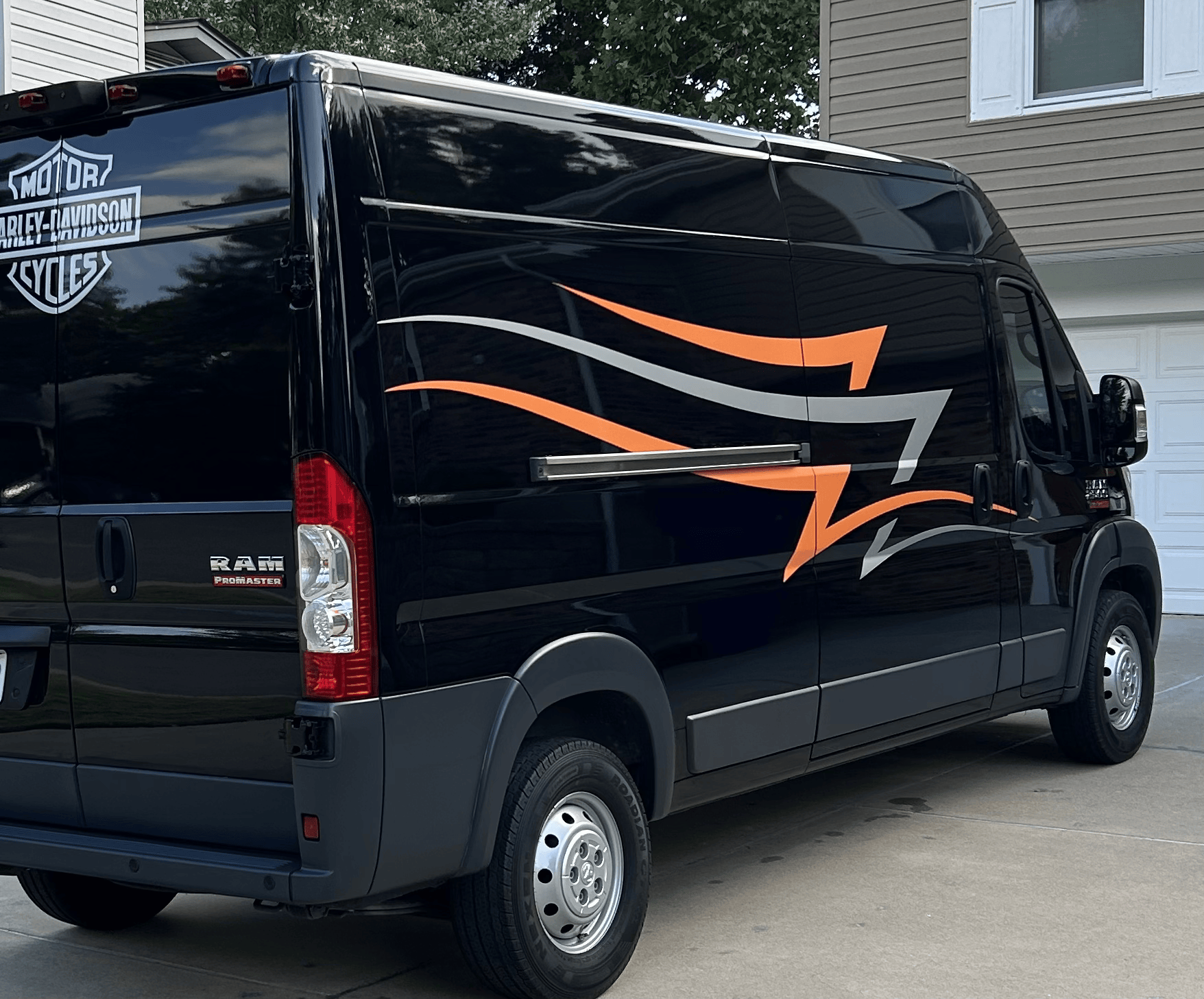 Used 2018 RAM ProMaster 2500 w/ Premium Appearance Group FWD image 1