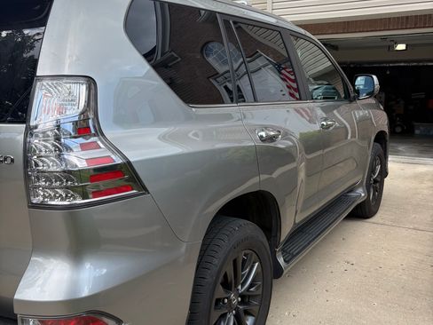 Used 2021 Lexus GX 460 Premium w/ Premium Package AWD/4WD image 6