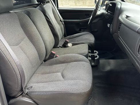 Used 2004 Chevrolet Silverado 2500 W/T RWD image 10