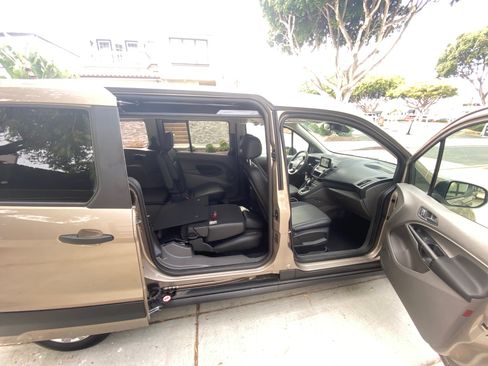 Used 2020 Ford Transit Connect XL image 2