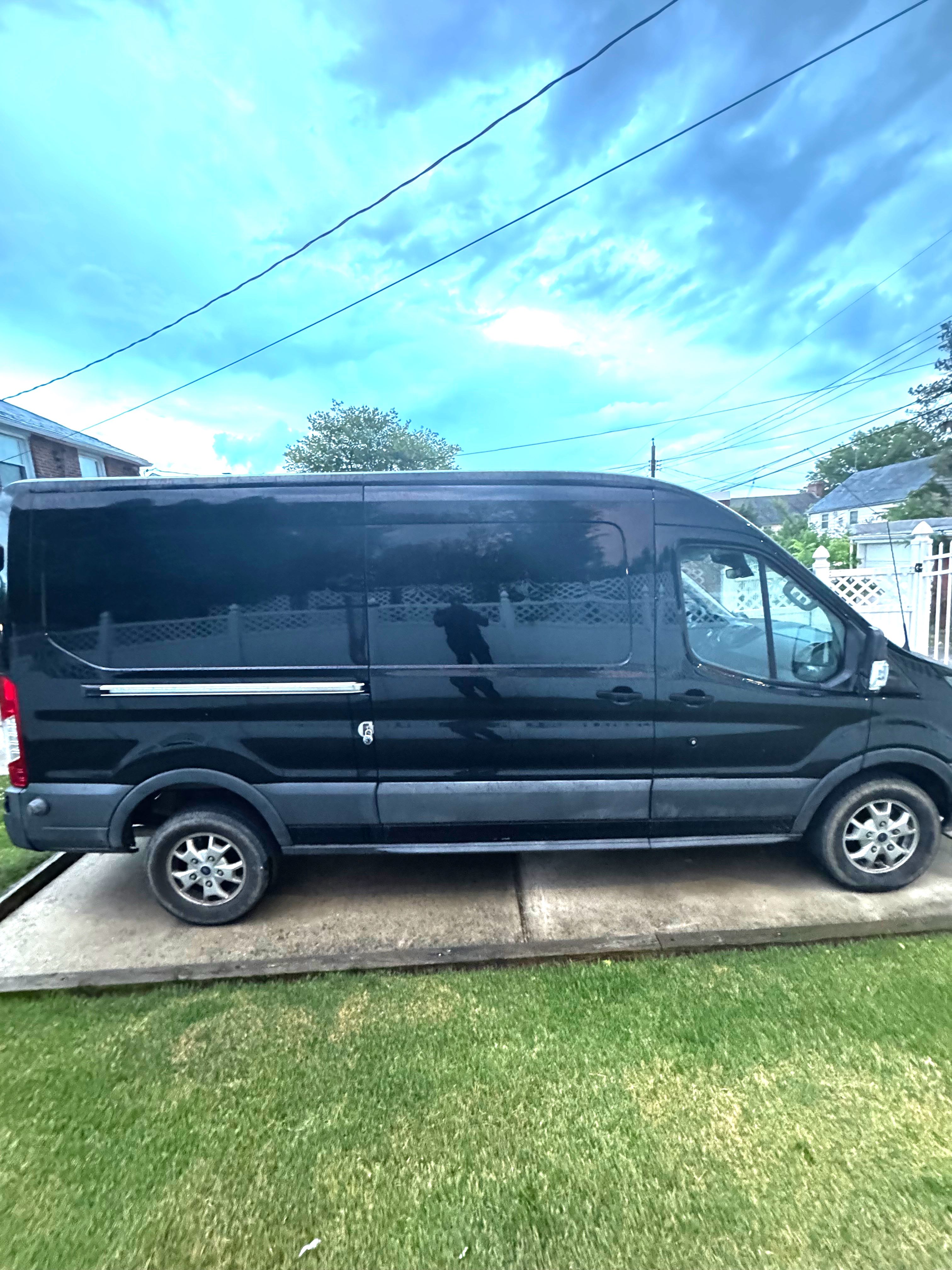 Used 2015 Ford Transit 250 148 Medium Roof RWD image 4