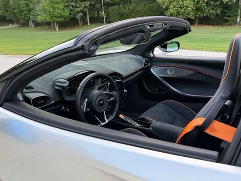 Used 2025 McLaren Artura Spider RWD image 26