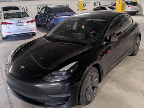 Used 2023 Tesla Model 3 Standard Range image 1