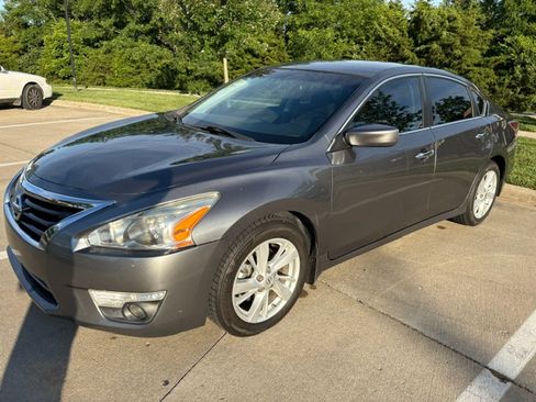 Used 2015 Nissan Altima 2.5 SV FWD image 1