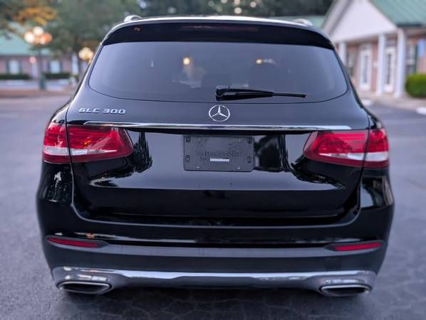Used 2018 Mercedes-Benz GLC 300 w/ Premium Package image 14