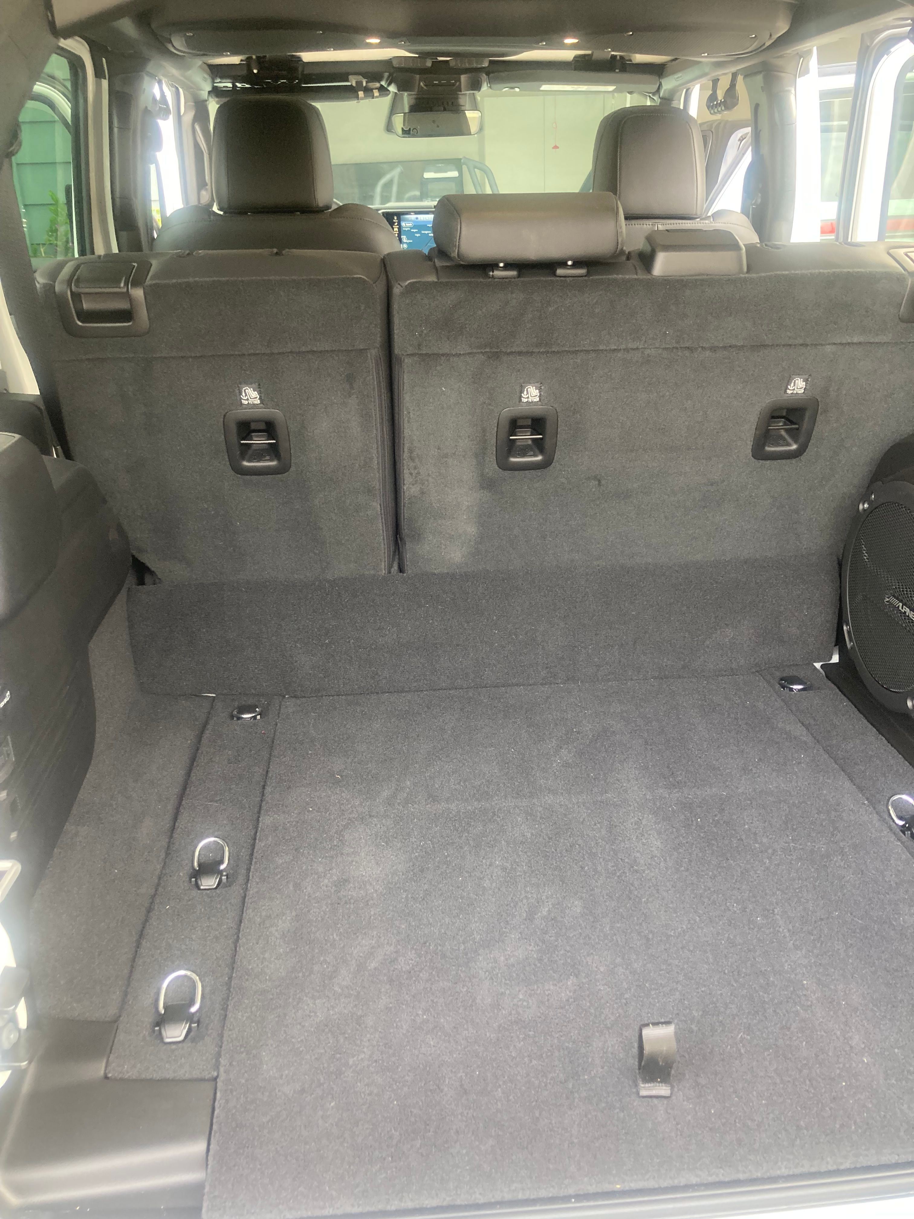 Used 2025 Jeep Wrangler Unlimited Sahara AWD/4WD image 8