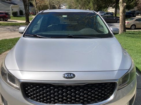 Used 2016 Kia Sedona LX w/ LX Convenience Package image 1