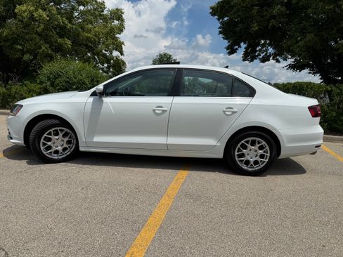Used 2017 Volkswagen Jetta SE FWD image 4