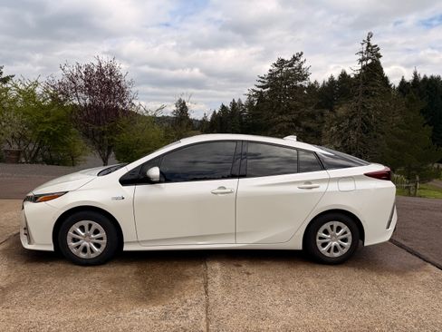 Used 2018 Toyota Prius Prime Advanced image 1