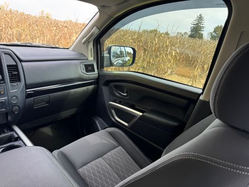 Used 2023 Nissan Titan SV w/ SV Convenience Package image 23