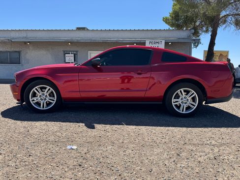 Used 2010 Ford Mustang Coupe RWD image 1