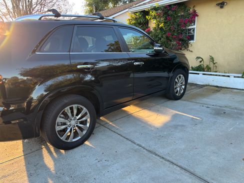 Used 2012 Kia Sorento SX w/ SX Premium Pkg image 2