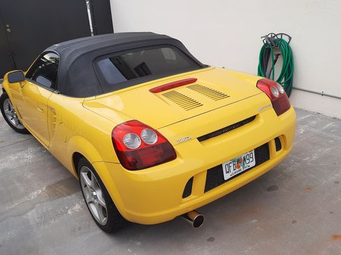 Used 2003 Toyota MR2 image 5