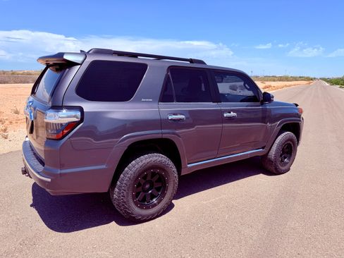 Used 2015 Toyota 4Runner Limited AWD/4WD image 9