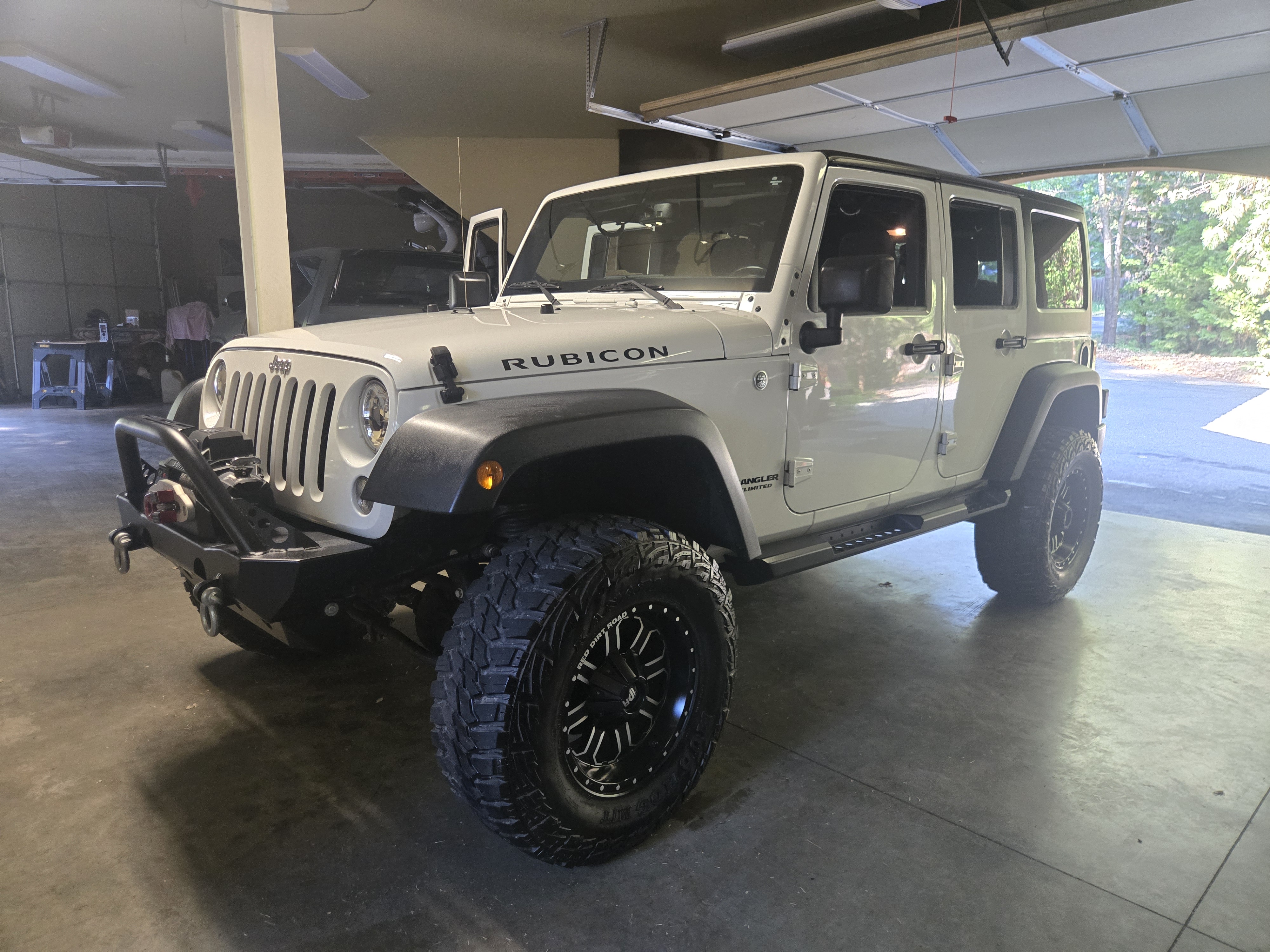 Used 2015 Jeep Wrangler Unlimited Rubicon w/ Connectivity Group AWD/4WD image 1