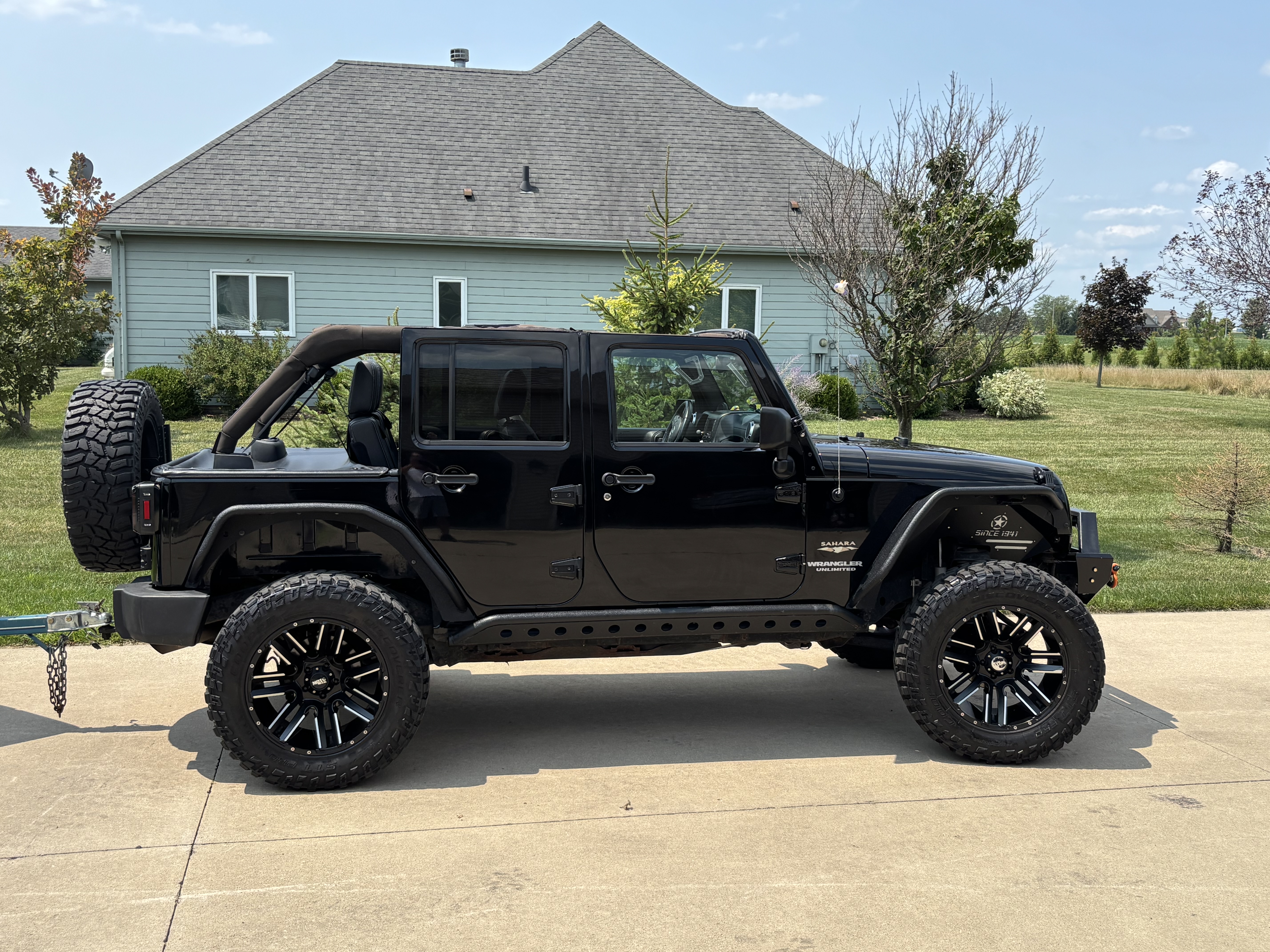 Used 2013 Jeep Wrangler Unlimited Sahara w/ Connectivity Group AWD/4WD image 4