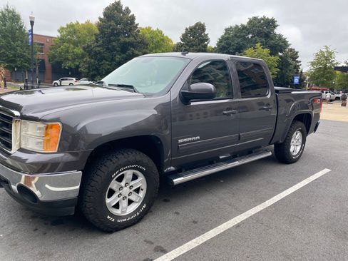 Used 2011 GMC Sierra 1500 SLT w/ Suspension Package, Off-Road image 2