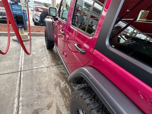 Used 2024 Jeep Wrangler Unlimited image 5