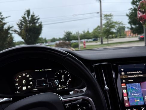 Used 2019 Volvo S60 T6 R-Design image 17