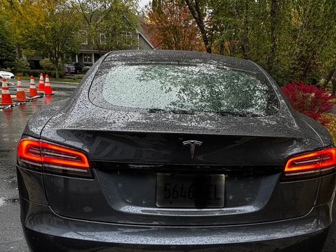 Used 2022 Tesla Model S Standard Range image 2