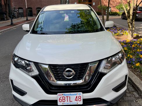 Used 2017 Nissan Rogue S FWD image 2